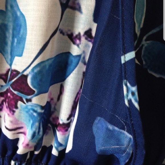 Navy Rose Floral romper - Picture 4 of 4